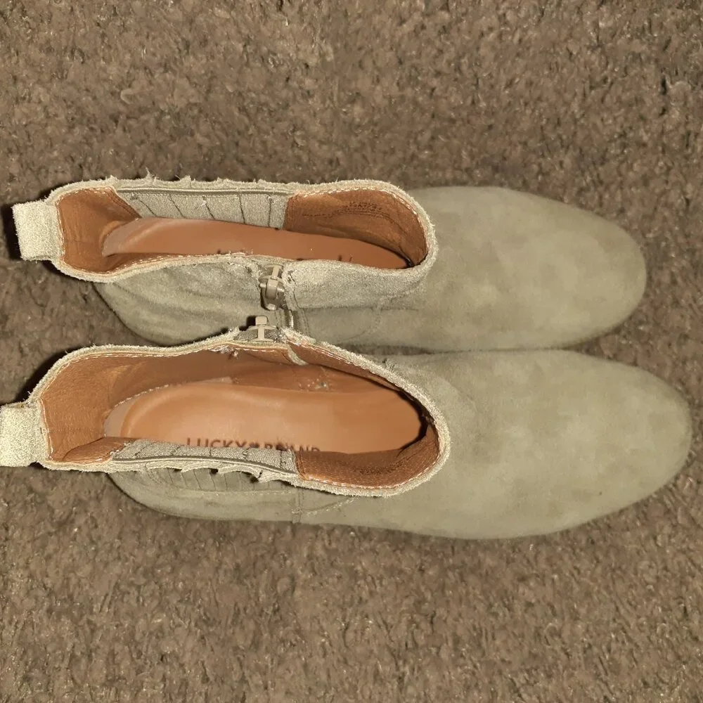 LUCKY BRAND-Hazyl-Tan/Beige Suede-Lug Sole Ankle Boots-Sz 9.5-Excellent - Picture 7 of 8